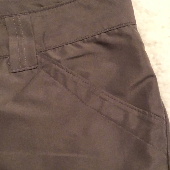 Columbia Omni Shade Taupe Capri hiking pants, size 4 - Picture 5 of 10